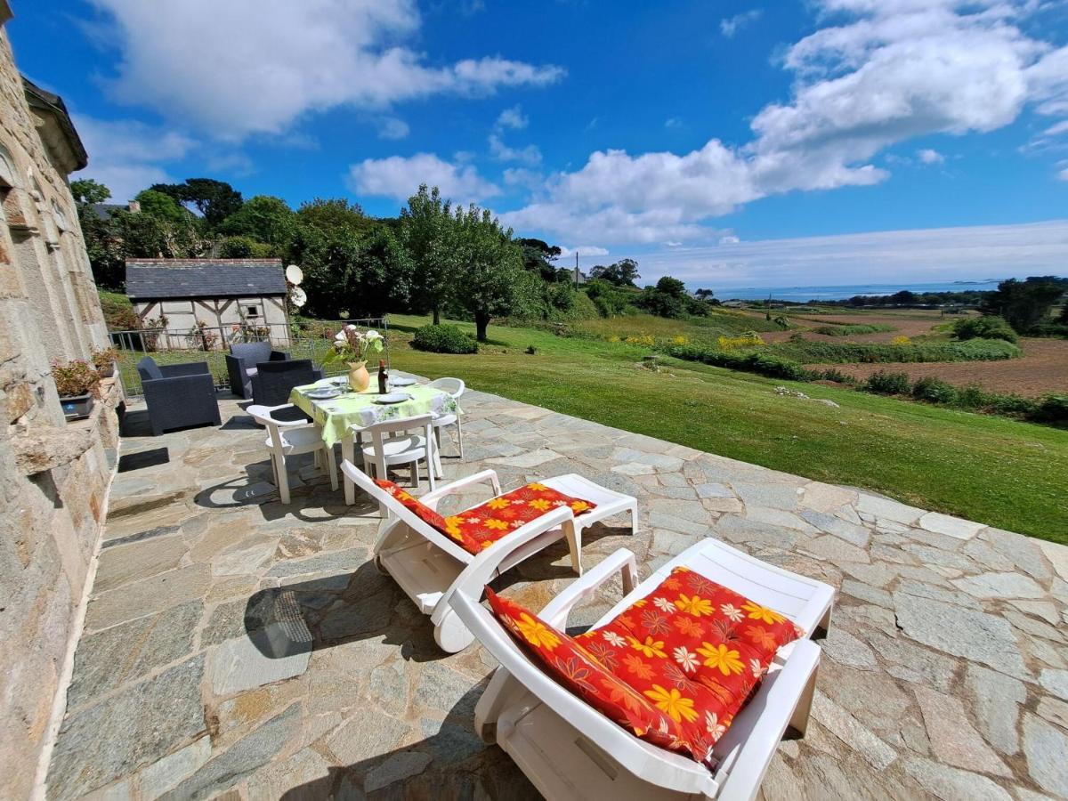 Breton Granite Stone House With Fantastic Sea Views * Saint-Pol-de-Léon